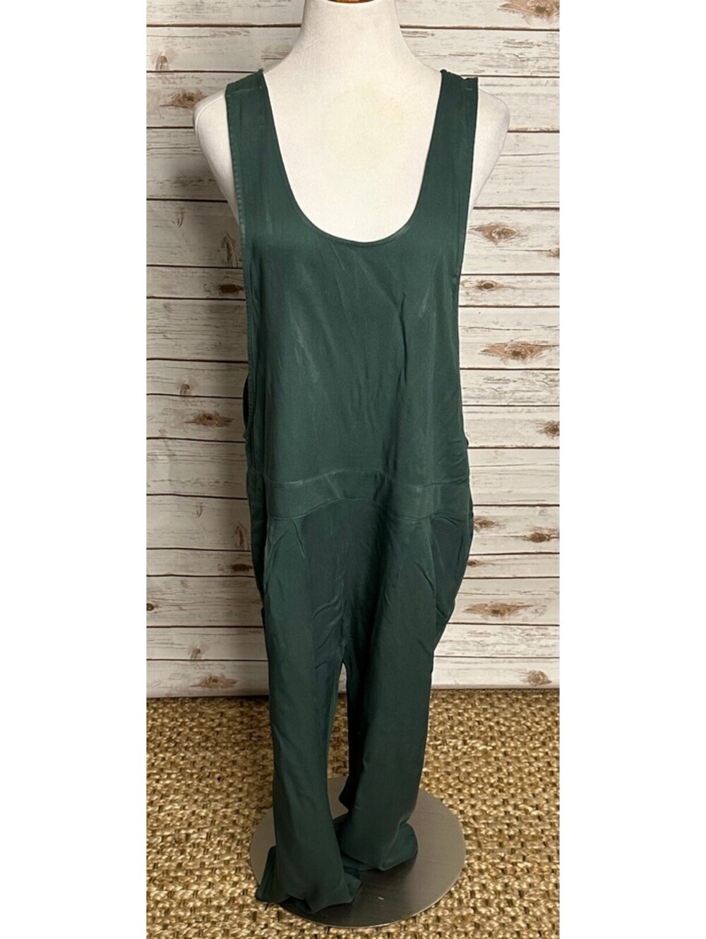 BB Dakota green sleeveless scoop neck tapered leg jumpsuit Size 10 minimalist